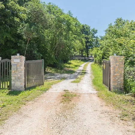 2 Bedroom Beautiful In * Rovinj