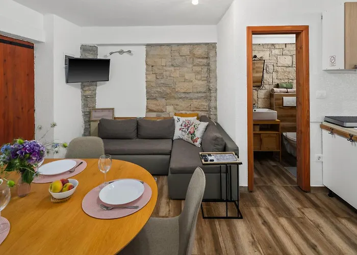 2 Bedroom Beautiful In *