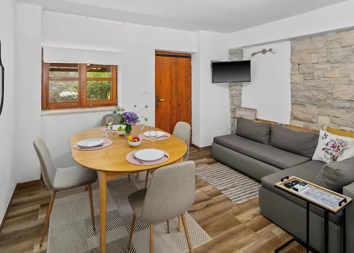 펜션 2 Bedroom Beautiful In 로비니